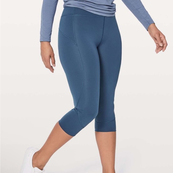 Lululemon In Movement Crop 19" Size 8 Blue - Picture 1 of 12